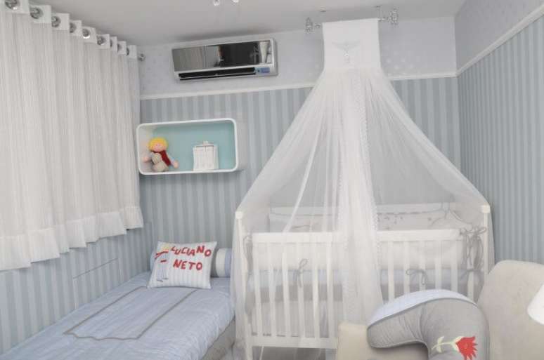 22. Um quarto de bebê masculino em azul claro. Projeto de Nicolle do Vale