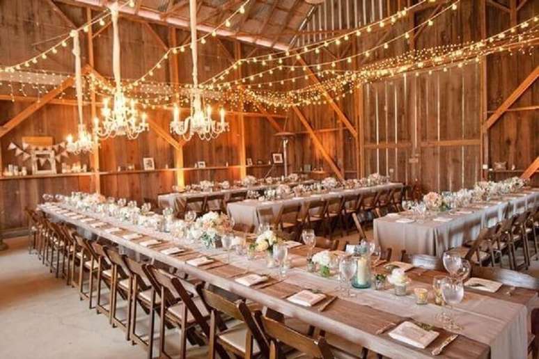 13. Decoração com pisca pisca para festa de casamento
