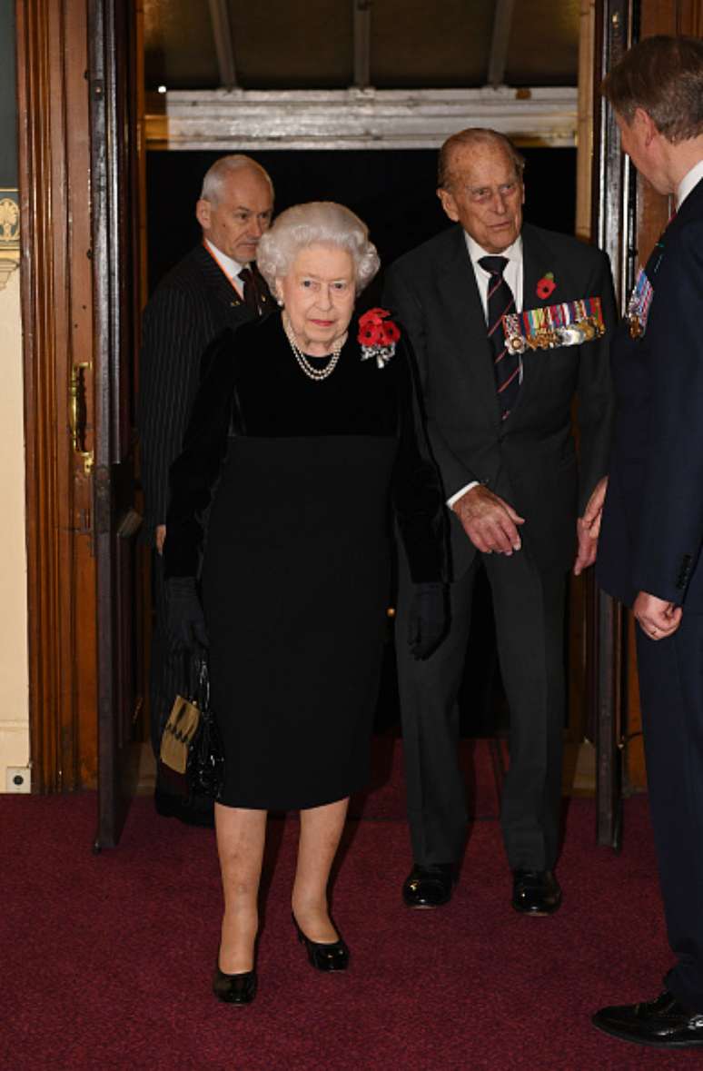 A Rainha Elizabeth II e o Príncipe Philip, Duque de Edimburgo, participaram do Festival Real de Recordação que homenageou os ingleses vítimas de conflitos, em 11 de novembro de 2017, em Londres.