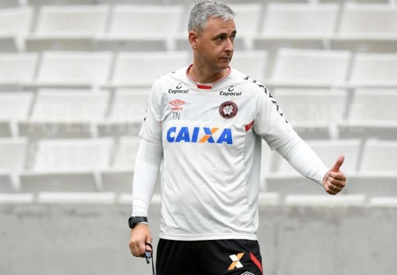 Time aspirante do Atlético-PR, comandado pelo técnico Tiago Nunes, está invicto no Estadual (Foto: Miguel Locatelli/ Site oficial)