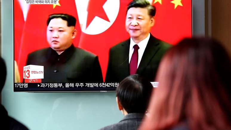 Kim Jong-un falou em livrar a península da Coreia de armas nucleares, durante encontro com presidente chinês Xi Jinping, em Pequim
