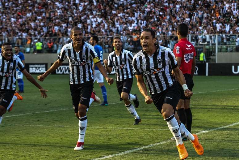 Ricardo Oliveira comemora o seu gol, durante jogo entre Atlético-MG e Cruzeiro, válido pela primeira partida da final do campeonato Mineiro, no Independência