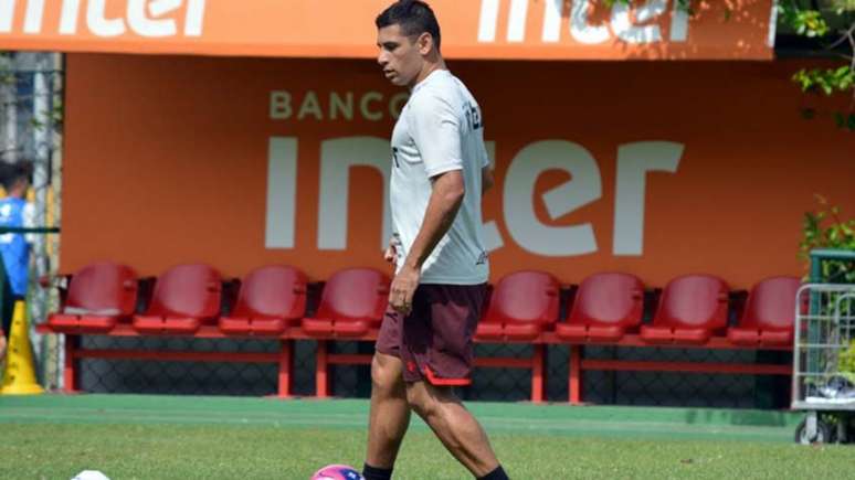 Contratação mais badalada do clube no ano, Diego Souza ainda não vingou (Foto: Érico Leonan/saopaulofc.net)