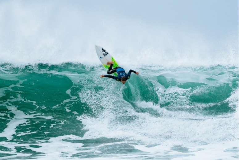 Paulista perde disputa com australianoOwen Wright na etapa de Bells Beach (Foto: @WSL / Ed Sloane)