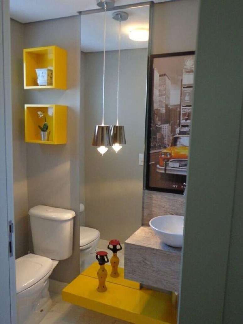 9. Em um banheiro com cores neutras, utilize modelos de nicho para banheiro com cores fortes e vibrante.