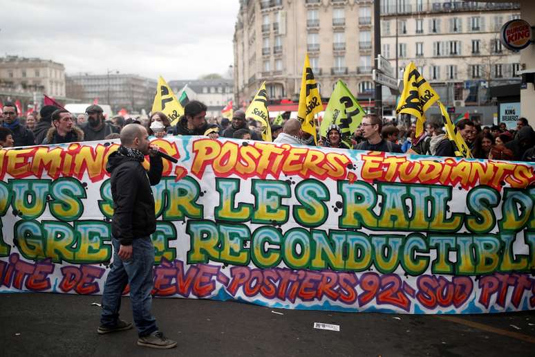 Funcionários da estatal ferroviária francesa SNCF participam de protesto em Paris 03/04/2018 REUTERS/Benoit Tessier