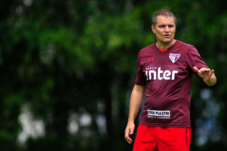 Treinador uruguaio vai para seu quinto jogo no comando do São Paulo (Foto: Maurício Rummens/Fotoarena/Lancepress!)