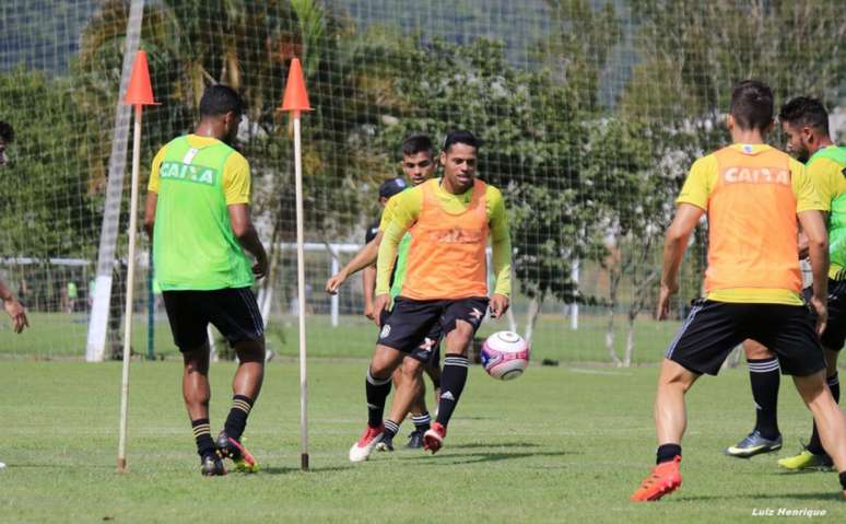 Betinho, João Paulo e Maikon Leite treinam com companheiros do Figueirense (Foto: Divulgação)