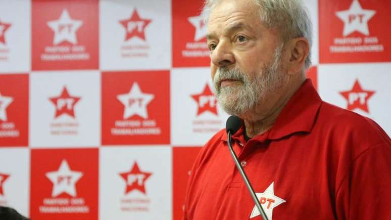 Lula nega a prática de crimes e diz ser perseguido.