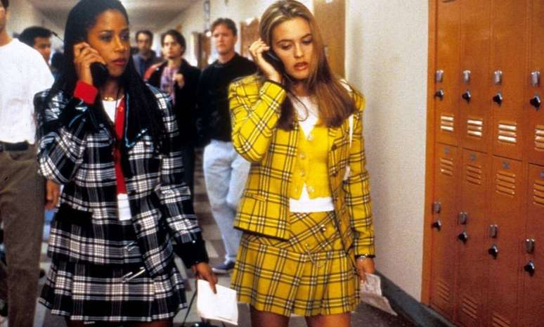 Alicia Silverstone como Cher Horowitz, ao lado de Stacey Dash (Dionne) em cena de "As Patricinhas de Berely Hills (Foto: Reprodu&ccedil;&atilde;o)