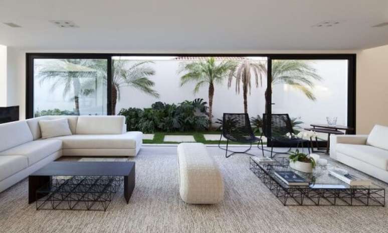 46. Modelos de sof&aacute; de canto e tradicional combinados no projeto de Fabiana Freire