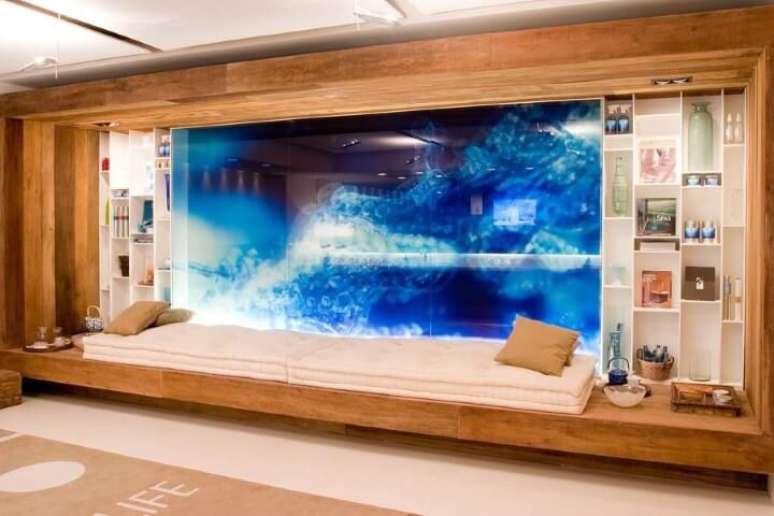 64. Existem v&aacute;rios modelos de sof&aacute; futon. Projeto de Marilia Veiga