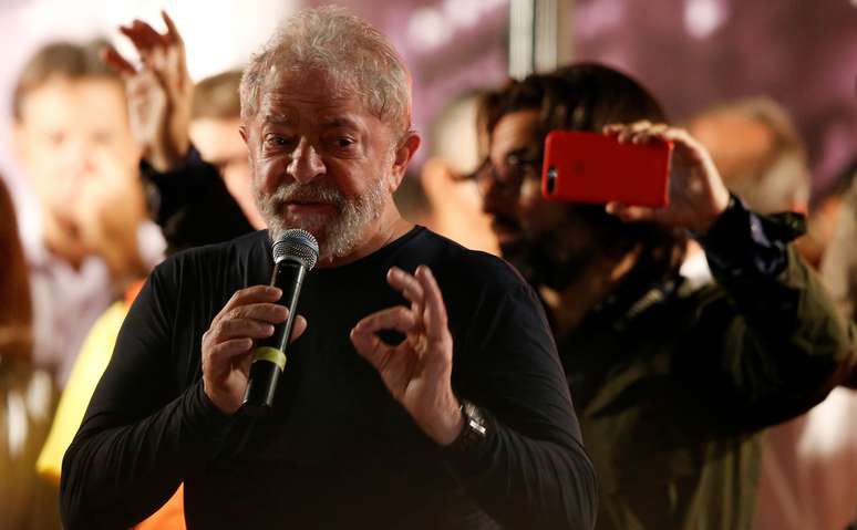Ex-presidente Luiz Inácio Lula da Silva discursa em Curitiba
28/03/2018 REUTERS/Rodolfo Buhrer