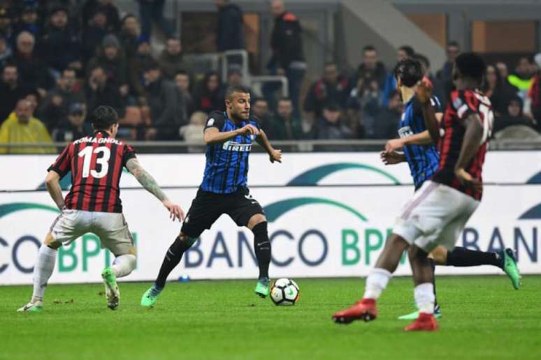 Rafinha foi titular pela Inter no 0 a 0 com o Milan (Foto: Miguel Medina / AFP)