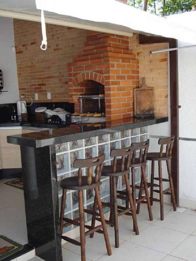 31. Churrasqueira de alvenaria para &aacute;rea gourmet