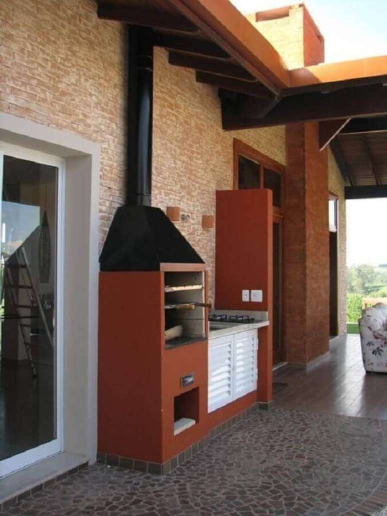 48. A churrasqueira de alvenaria tamb&eacute;m pode ser pintada