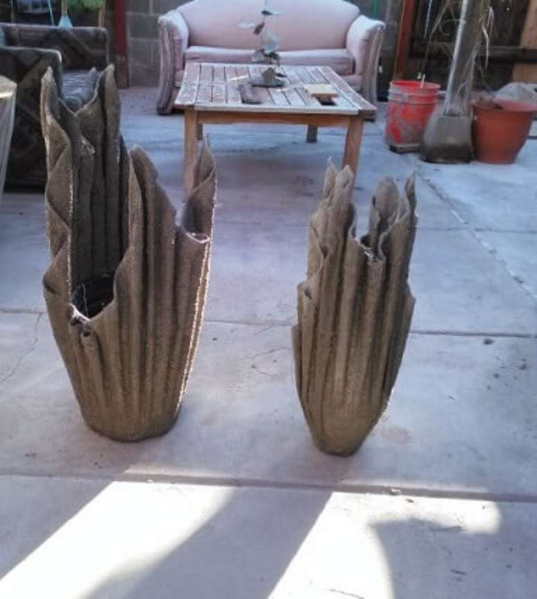 8. Antes de pintar, esse ser&aacute; o visual do seu vaso de cimento com toalha