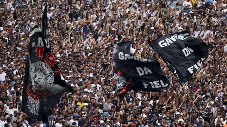 Torcida do Corinthians faz festa em treino aberto na Arena (Foto: Marco Galvão/Fotoarena/Lancepress!)