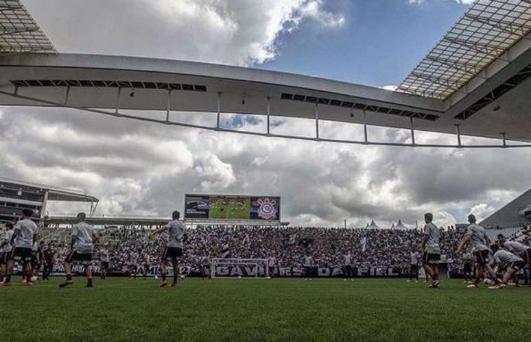 O Corinthians anunciou nesta quarta-feira que todos os 41 mil ingressos do treino aberto deste pr&oacute;ximo s&aacute;bado foram reservados por sua torcida.
