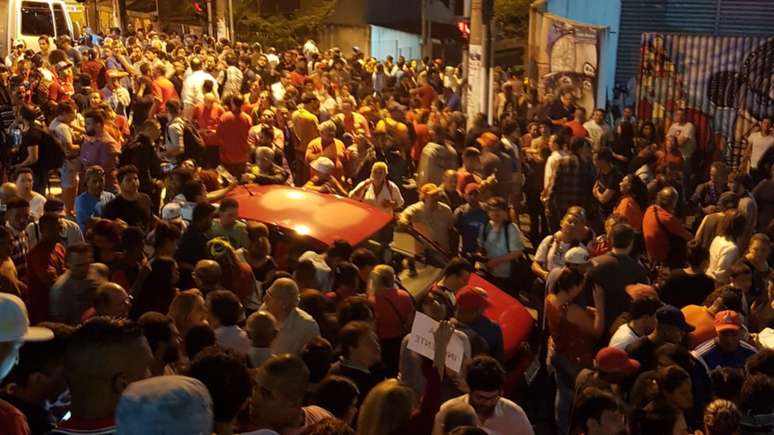 A maior parte dos militantes reunidos em apoio a Lula eram MTST