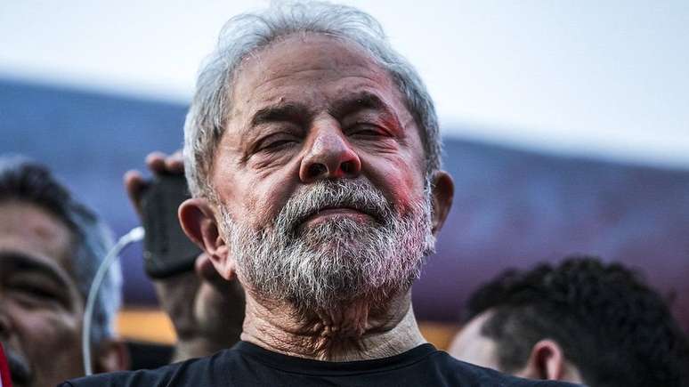 Com a ordem de prisão, expedida ontem (5), Lula está no Sindicato dos Metalúrgicos do ABC, em São Bernardo do Campo (SP) desde às 19h dessa quinta-feira. 