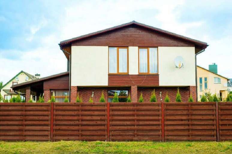 18. Casas de campo com cerca de madeira