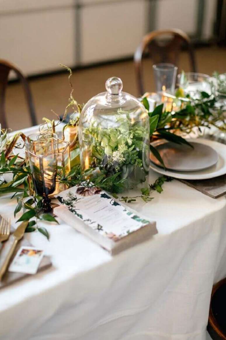 34. Lindos e delicados enfeites para decoração de mesa de casamento