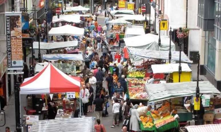 3. Não se intimide por todas essas barracas, com a lista de compras tudo fica muito mais fácil