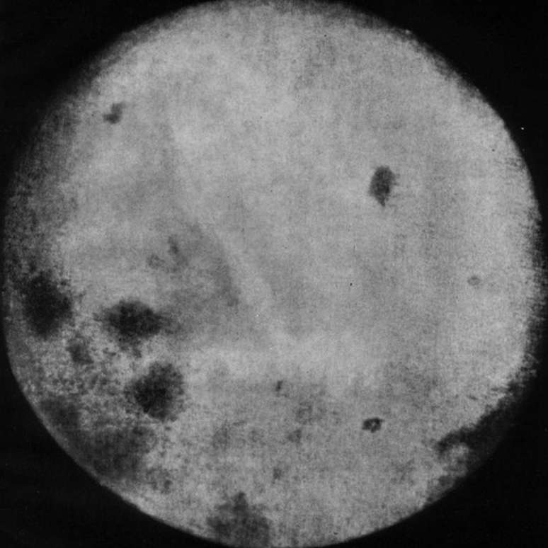 Lado oculto da Lua foi fotografado pela primeira vez em 1959 por uma sonda soviética