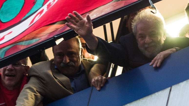'Não tem como Lula sumariamente ser descartado da política brasileira', diz analista