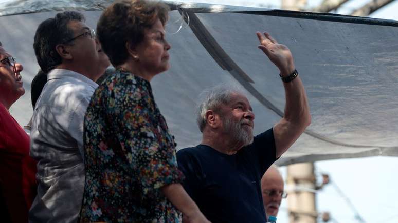 Lula participou de missa em memória de Marisa Letícia neste sábado