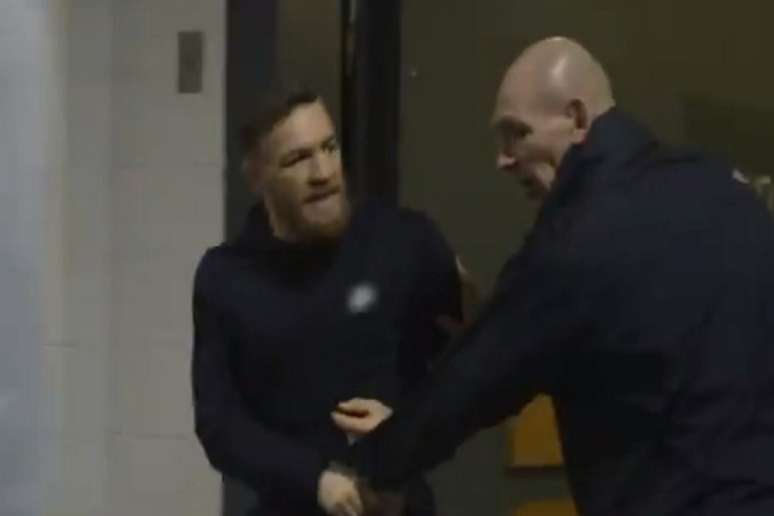 McGregor foi protagonista de um ato de vandalismo na Barclays Arena, na última quinta-feira (5) (Foto: Reprodução)