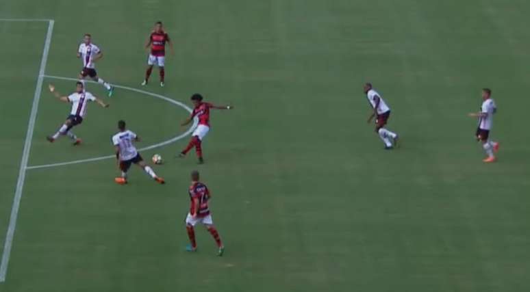 Flamengo bateu o Atlético-GO em amistoso por 3 a 1, com dois gols de Diego (Frame/Globo)