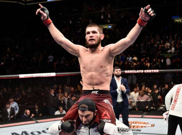 Khabib é o mais novo campeão peso-leve do Ultimate e quer lutar com GSP ou McGregor (Foto: Getty Images/UFC)