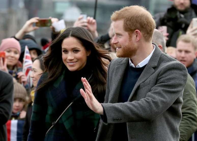 Pr&iacute;ncipe Harry e noiva Meghan Markle chegam ao castelo de Edimburgo, no Reino Unido 13/02/2018 REUTERS/Andrew Milligan/Pool