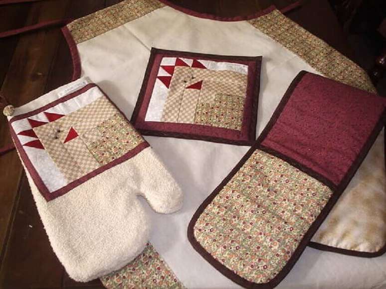 14. Modelo de jogo de cozinha em tecido feito em patchwork