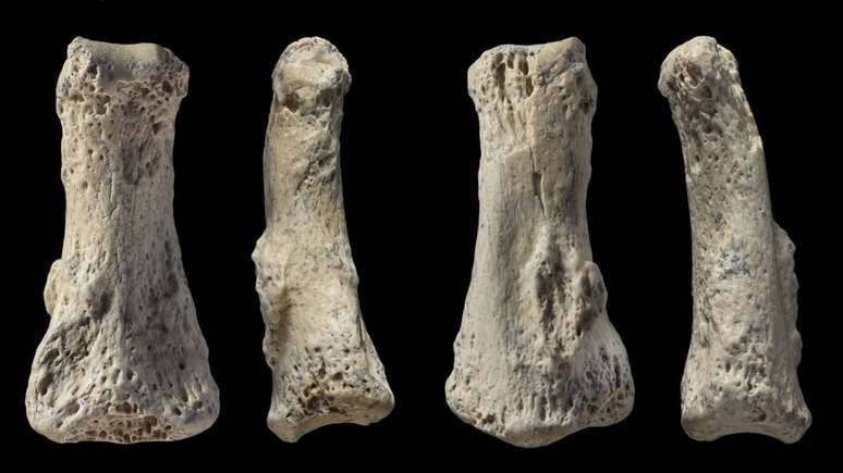 Um fóssil encontrado por pesquisadores no deserto árabe foi identificado como sendo a falange de um Homo sapiens de 85 mil anos 