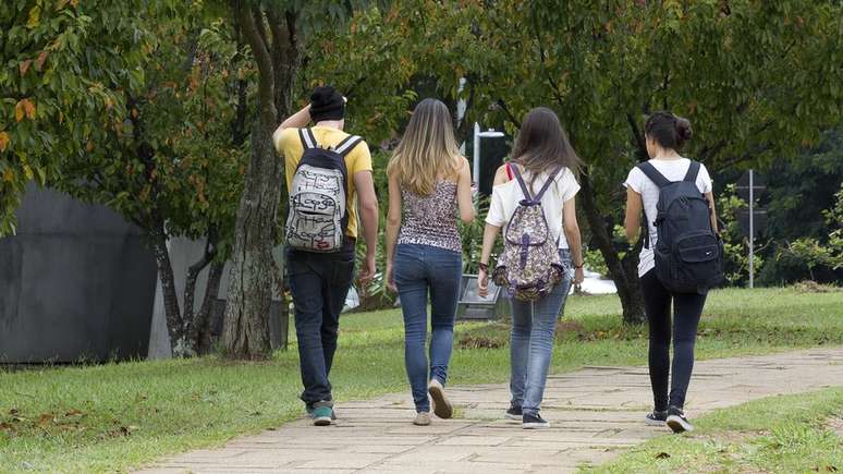 Neeleman defende que as universidades públicas sejam pagas