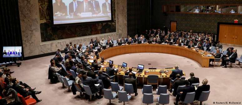 Propostas rivais dos EUA e da Rússia não foram aprovadas no Conselho de Segurança da ONU. 