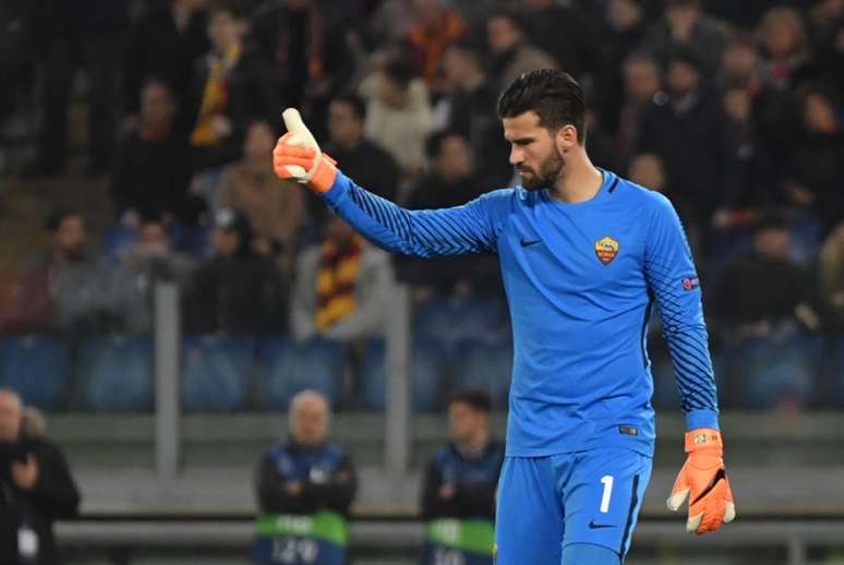 Alisson é titular da Roma e da Seleção Brasileira (Foto: ANDREAS SOLARO / AFP)