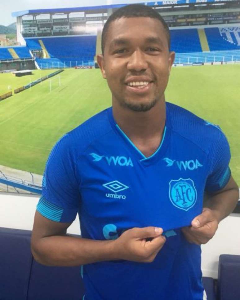 Rodrigão assina vínculo até o fim da temporada (Foto: Divulgação / Avaí FC)