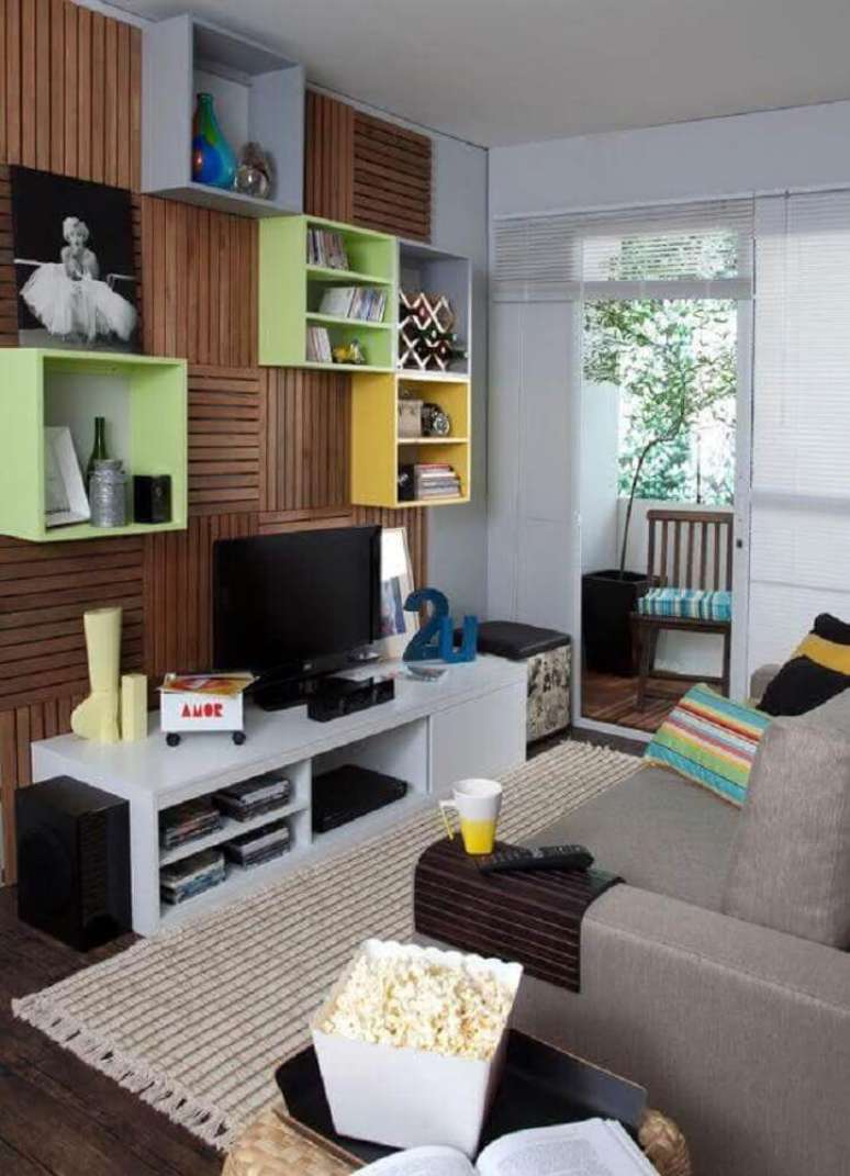 50. Modelos de nichos coloridos para sala de TV