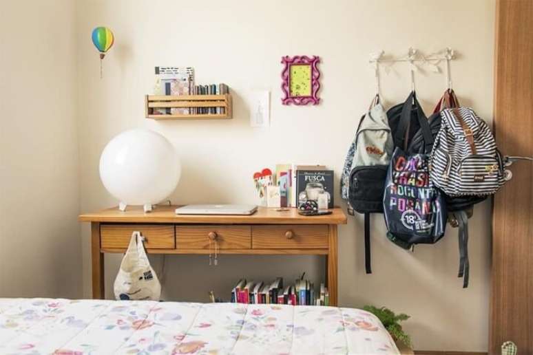 29. Seguindo a onda do DIY, voc&ecirc; pode usar caixotes como nichos. Projeto de Casa Aberta