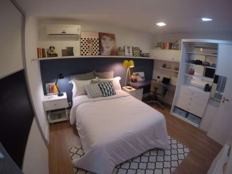 9. O espa&ccedil;o deste quarto de solteiro permitiu a escolha de uma cama um pouco maior. Projeto de Arq Express