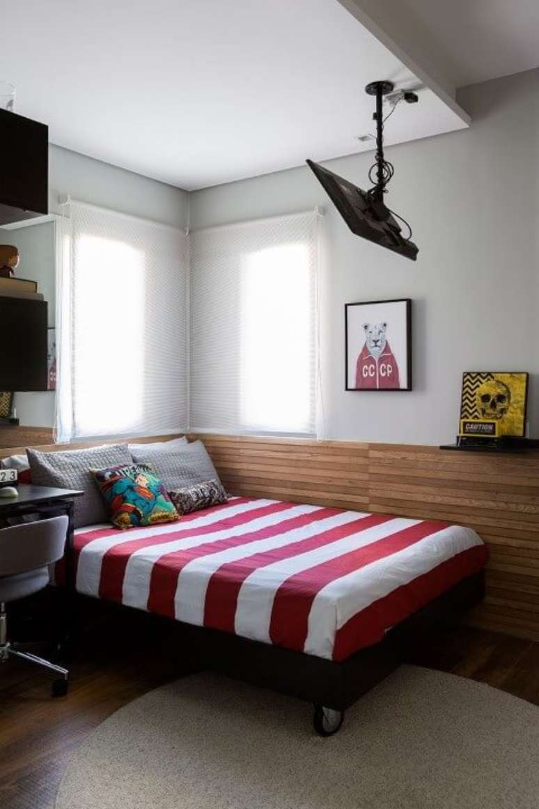 39. Quarto de solteiro com quadros decorativos. Projeto de Studio Novak