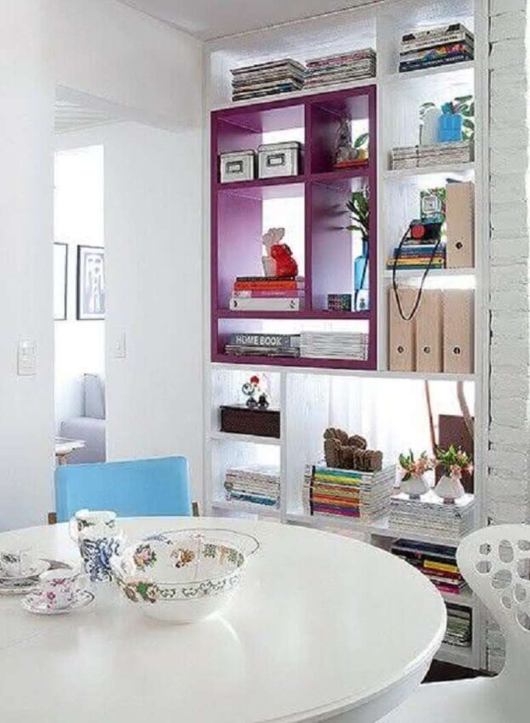 42. Os nichos podem adicionar cor a sua sala de jantar decorada