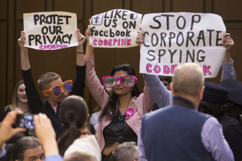 A audiência de ontem também foi marcada por protestos de usuários contra a falta de privacidade no Facebook
