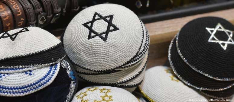 Relatório afirma que judeus estão evitando usar em público símbolos que os identifiquem