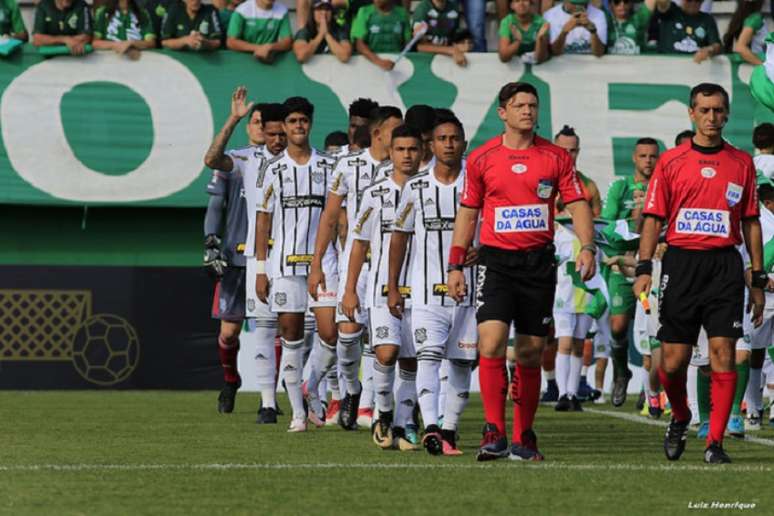 Árbitro de vídeo foi utilizado na final do estadual catarinense no último domingo (Foto: Luiz Henrique/Figueirense)