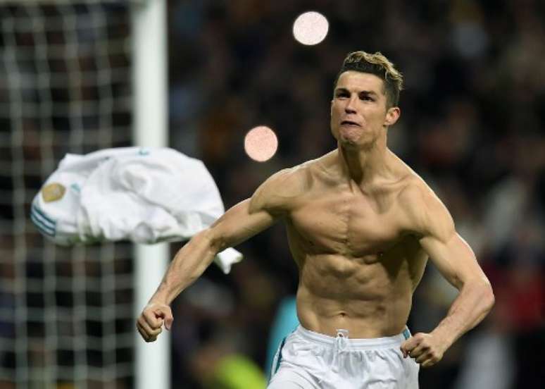 Cristiano Ronaldo questiona reclamação da Juventus sobre lance do pênalti (Foto: OSCAR DEL POZO / AFP)